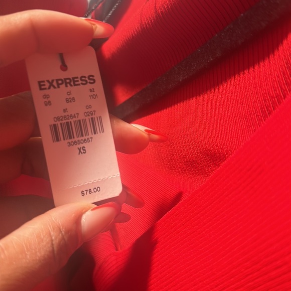 Express Body Contour Top - Picture 7 of 7